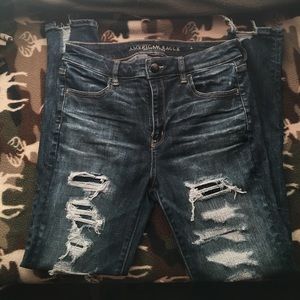 Distressed American eagle skinnies